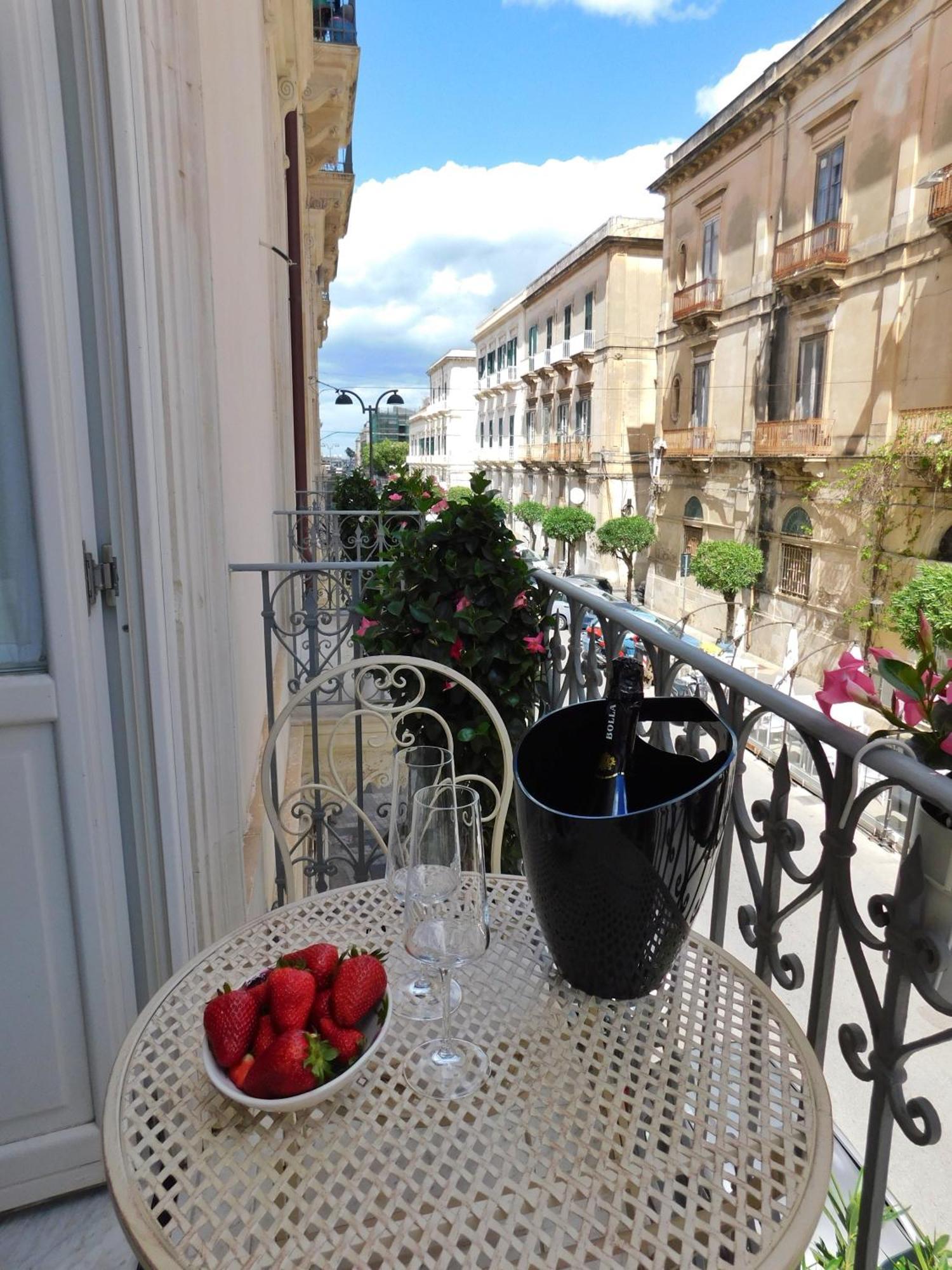 La Dimora Dei Mille Apartment Syracuse Bagian luar foto